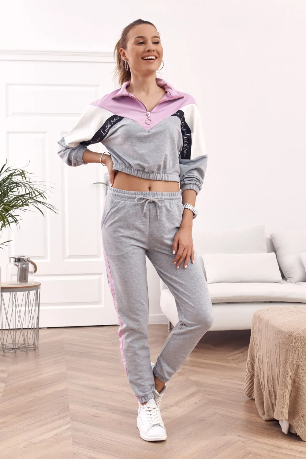 Comfortable Tracksuit Sweatshirt With A Stand-Up Collar & Pants