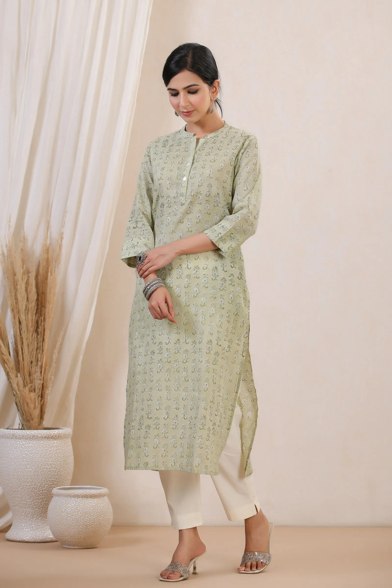 Hazirah Hoor Booti Stright Cotton Kurta